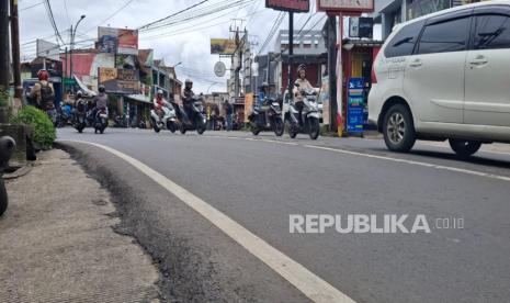 Jalan di Simpang Pemkot Cimahi yang Menjadi Simpul Kemacetan akan Dilakukan Pelebaran Tahun ini. Pemkot Cimahi Menganggarkan Rp 2,6 Miliar untuk Pelebaran Jalan Tersebut.