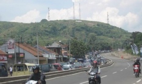 Jalan lingkar Nagrek arah Garut-Tasik menuju Bandung.