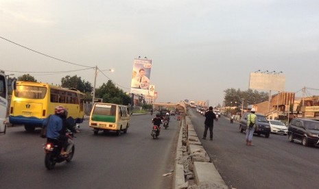 Jalan menuju Jembatan Layang Kalibanteng, Semarang