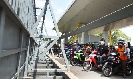 Jalan Perimeter Utara Bandara Soekarno-Hatta diberlakukan buka tutup.