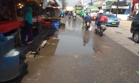 Jalan raya di depan pasar Cileungsi, Cileungsi, Kabupaten Bogor. (ilustrasi)