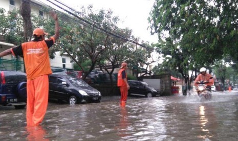 Jalan Raya Pejaten terendam banjir