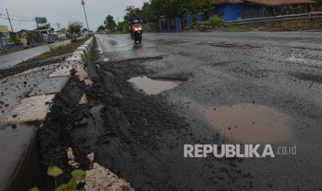 Wabup Garut Minta Maaf Perbaikan Jalan Terbentur Anggaran. Jalan Rusak (Ilustrasi)