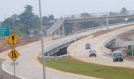 Lewat Tol Sopir Truk Tak Akan Dapat Sisa Uang Republika Online