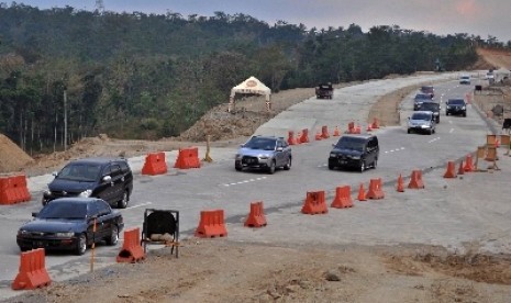 Jalan Tol Ungaran-Solo.