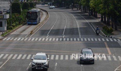 Jalanan Jakarta Lengang. Suasana lengang didaerah  Sarinah di Jakarta Pusat, Jum’at (7/6).