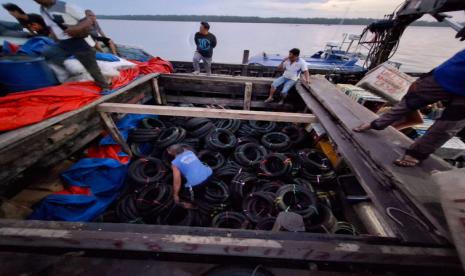 Jalankan fungsi community protector, operasi gabungan Kantor Wilayah (Kanwil) Bea Cukai Sumatera Utara dan Bea Cukai Teluk Nibung gagalkan upaya penyelundupan barang ilegal di wilayah perairan Asahan, pada Jumat (12/7/2024).