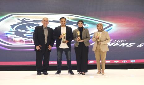 Peruri menerima award di malam penghargaan Digital Branding pada BUMN Branding & Marketing Awards 2023.