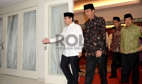 Jalin Silaturahim dengan Buka Puasa. (dari kiri) Ketua DPR RI Setya Novanto bersama Presiden RI Joko Widodo saat buka puasa bersama di kediaman dinas Ketua DPR, Jalan Widya Chandra, Jakarta Selatan, Selasa (23/6).