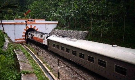 Jalur Kereta Sukabumi Cianjur Rawan Longsor Republika Online