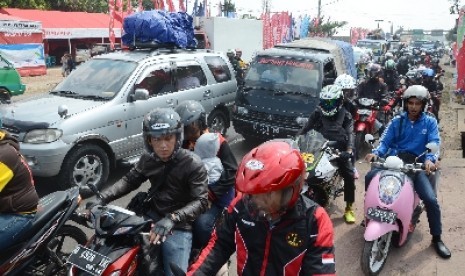 Jalur Nagreg dipadati kendaraan pemudik