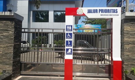 Jalur prioritas di kantor imigrasi kelas I Mataram