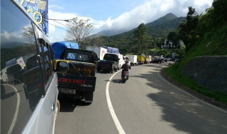 Penutupan enam jalur puncak untuk memberikan keleluasan menikmati tahun baru. Foto jalur Puncak (ilustrasi)