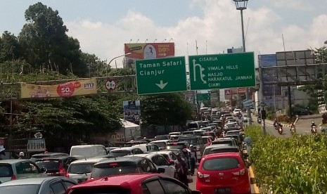 Jalur puncak mulai dipadati kendaraan