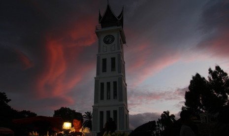 Jam Gadang, salah satu obyek wisata di Sumatra Barat.