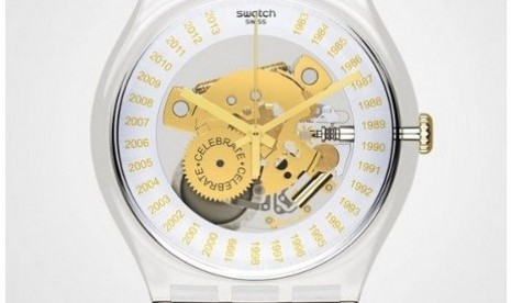 Jam tangan Swatch dengan mekanisme internal yang dibuat di Pabrik Horlogoere, Swiss