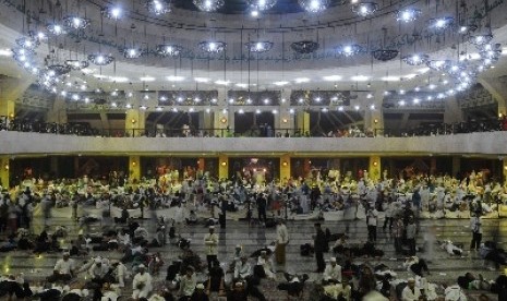 Jamaah di Masjid At Tin