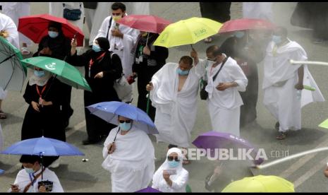  Jamaah haji berada di padang Arafah untuk melaksanakan wukuf.