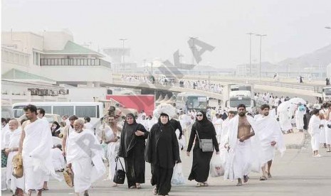 Jamaah haji bergerak dari Masjidil Haram  ke Mina dan selanjutnya menuju ke Arafah, Kamis (2/10), untuk melaksanakan ibdah wukuf.