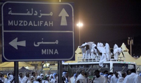  Hikmah Mabit di Musdalifah. Foto:  Jamaah haji bergerak menuju Mina usai bermalam (mabit) di Muzdalifah, Makkah, Arab Saudi.