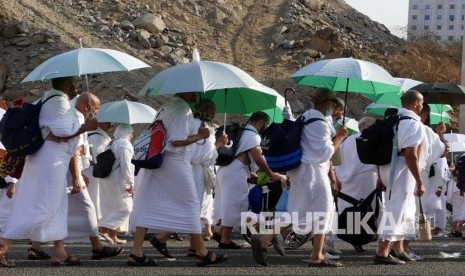 Jamaah haji dari berbagai negara mulai bergerak meninggalkan Kota Makkah menuju Arafah,  untuk memulai prosesi puncak ibadah haji tahun lalu (Ilustrasi) (Republika/Amin Madani)