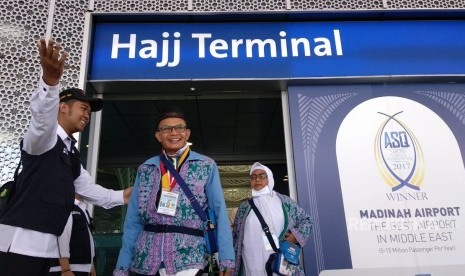 BPKH Bantah Dana Haji Tinggal Rp 18 Miliar. Jamaah haji tiba di Bandara AMA Madinah. Ilustrasi