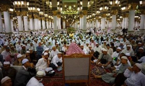 Jamaah haji di Masjid Nabawi, Madinah, Arab Saudi.