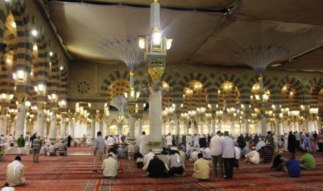 Jamaah haji di Masjid Nabawi, Madinah, Arab Saudi.