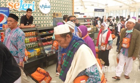 Jamaah haji saat berada di Paviliun Haji Bandara Amir Muhammad Bin Abdul Aziz, Madinah.