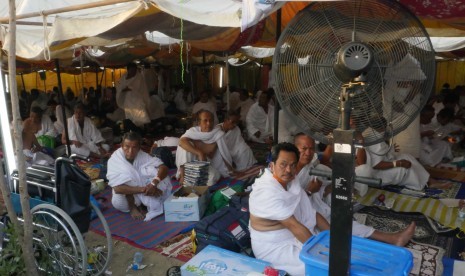 Jamaah haji Indonesia berada di tenda perkemahan untuk melaksanakan ibadah wukuf di Arafah.