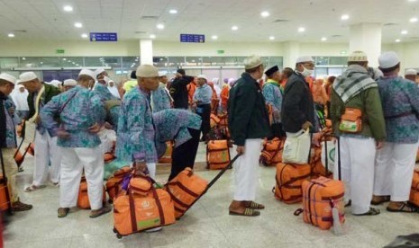 Jamaah haji Indonesia di Bandara Amir Muhammad, Madinah,Arab Saudi.