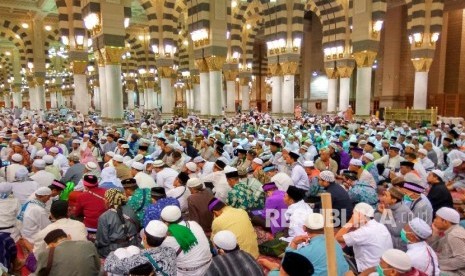 Jamaah haji Indonesia di masjid nabawi 