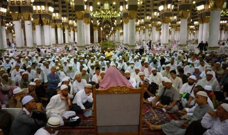 Otoritas Saudi Imbau Jamaah umroh Patuhi Aturan di Dua Masjid Suci. Foto:   Jamaah Haji Indonesia di Masjid Nabawi (Ilustrasi)