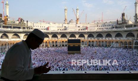 BPKH Masih Bahas Nasib Dana Jamaah Haji 2020. Foto: Jamaah haji Indonesia menghabiskan waktu untuk beribadah di Masjidil Haram.