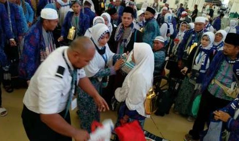 Jamaah haji Indonesia mulai diterbangkan pulang ke Tanah Air dari Bandara King Abdulaziz, Jeddah, Senin (27/8) pagi. Sebanyak 6.000 jamaah akan dipulangkan pada hari pertama kepulangan tersebut.