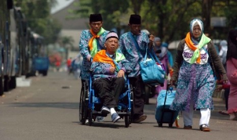 Jamaah haji Indonesia tiba di asrama haji, Pondok Gede, Jakarta.