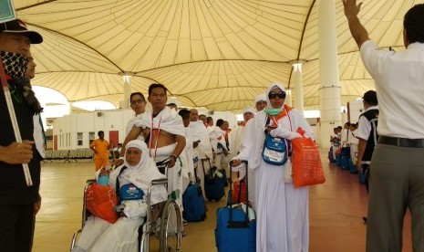 Jamaah haji Indonesia tiba di Bandara King Abdulaziz, Jeddah, Rabu (1/8).