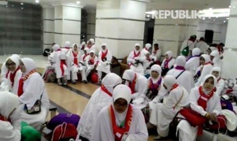 Jamaah haji Indonesia yang melakukan haji tarwiyah mulai berangkat menuju Mina, Selasa malam (29/8). 