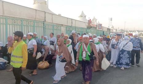 Jamaah haji Indonesia yang mengambil Nafar Awal atau memilih meninggalkan Mina 12 Dzulhijjah atau 30 Juni 2023 mulai diberangkatkan menuju Makkah guna melanjutkan prosesi tahapan haji berikutnya. 