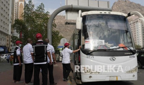  Jamaah haji Indonesia yang tergabung dalam pemberangkatan gelombang pertama, mulai pulang kembali ke Tanah Air, Makkah, Sabtu (17/9). (Republika/Amin Madani) 