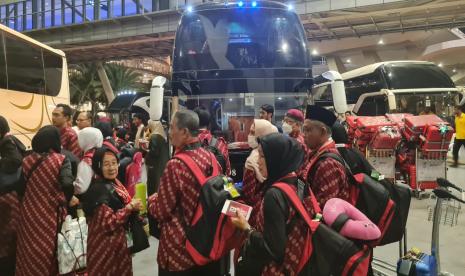 Jamaah haji khusus tiba di Bandara King Abdul Aziz, Jeddah, Arab Saudi, beberapa waktu lalu.