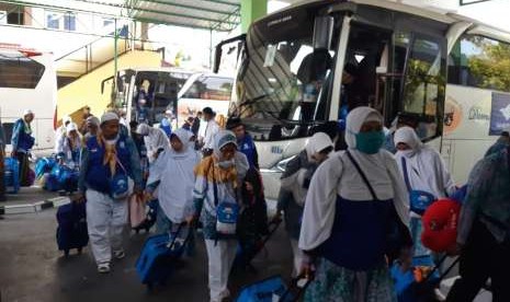 Jamaah haji kloter terakhir dari Embarkasi Solo tiba di Asrama Haji Donohudan Kabupaten Boyolali, Rabu (26/9). 