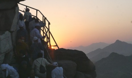 Jamaah haji menuju Gua Hira