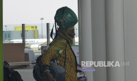 Jamaah haji asal Afrika tiba di Bandara Amir Mohammed Bin Abdulaziz di Madinah, Arab Saudi.