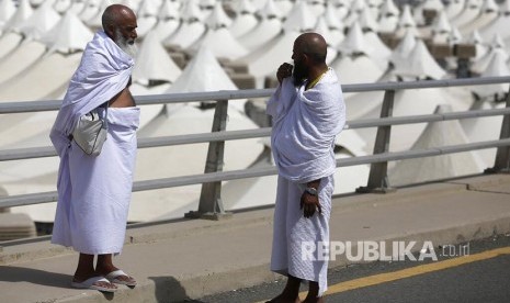 Jamaah haji Pakistan di kota Mina sebelum menuju Padang Arafah, Makkah, Arab Saudi, Jumat (9/8). Sekitar 2 juta jamaah haji dari berbagai negara akan memulai berwukuf di tempat ini sebagai syarat sah berhaji.