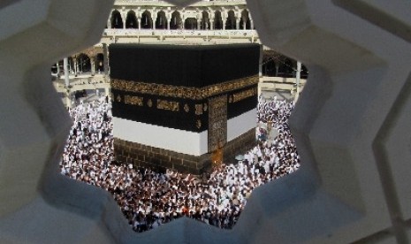 Jamaah haji saat melaksanakan ritual tawaf di Masjidil Haram, Makkah, Arab Saudi.