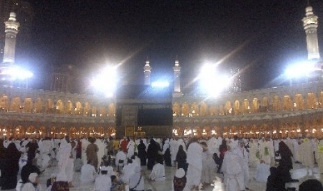 Jamaah haji saat melaksanakan thawaf di Masjidil Haram, Makkah, Arab Saudi.