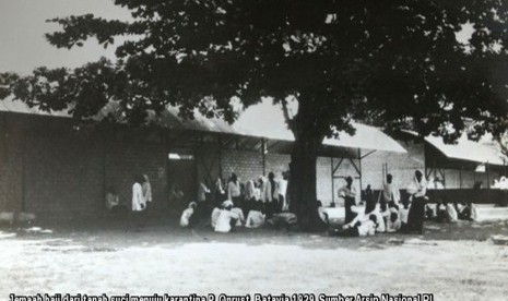 Jamaah Haji tengah berkumpul di Pulau Onrust 1910-1029