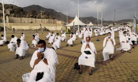 Jamaah haji wukuf di Arafah selama pandemi Covid-19.