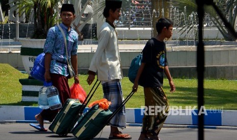 Jamaah haji yang tergabung dalam kelompok terbang (Kloter) 52 tiba di Pendopo Kabupaten Jombang, Jawa Timur, Rabu (4/9/2019).